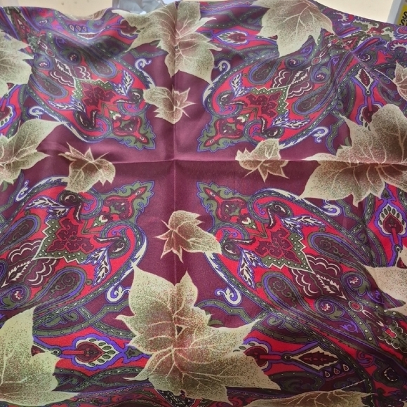 Colorful Leaf Pattern Scarf - Picture 6 of 8